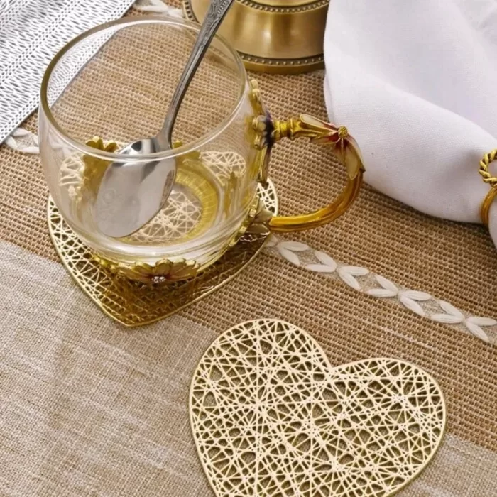 Posavasos dorado forma de corazón, estilo nórdico. - Imagen 2